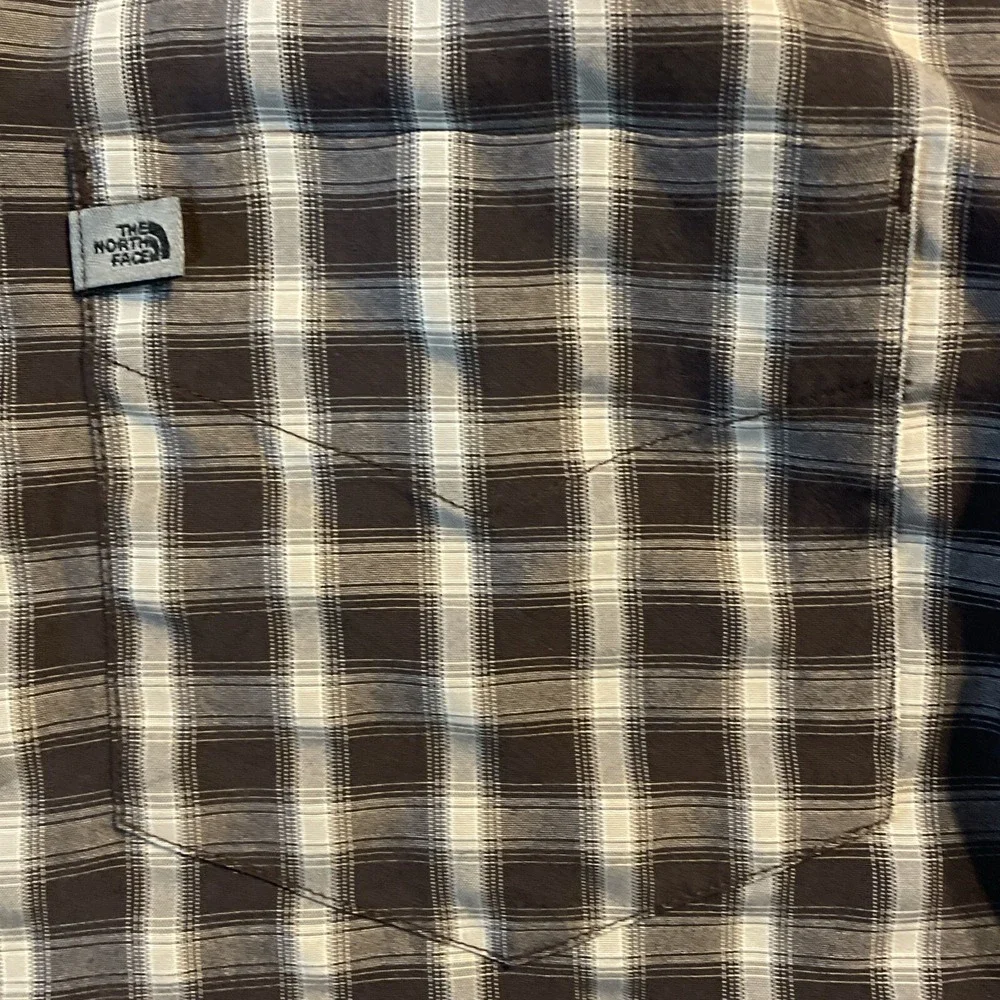 The North Face Button Shirt Mens L Short Sleeve‎  Brown Hiking Outdoor Camp